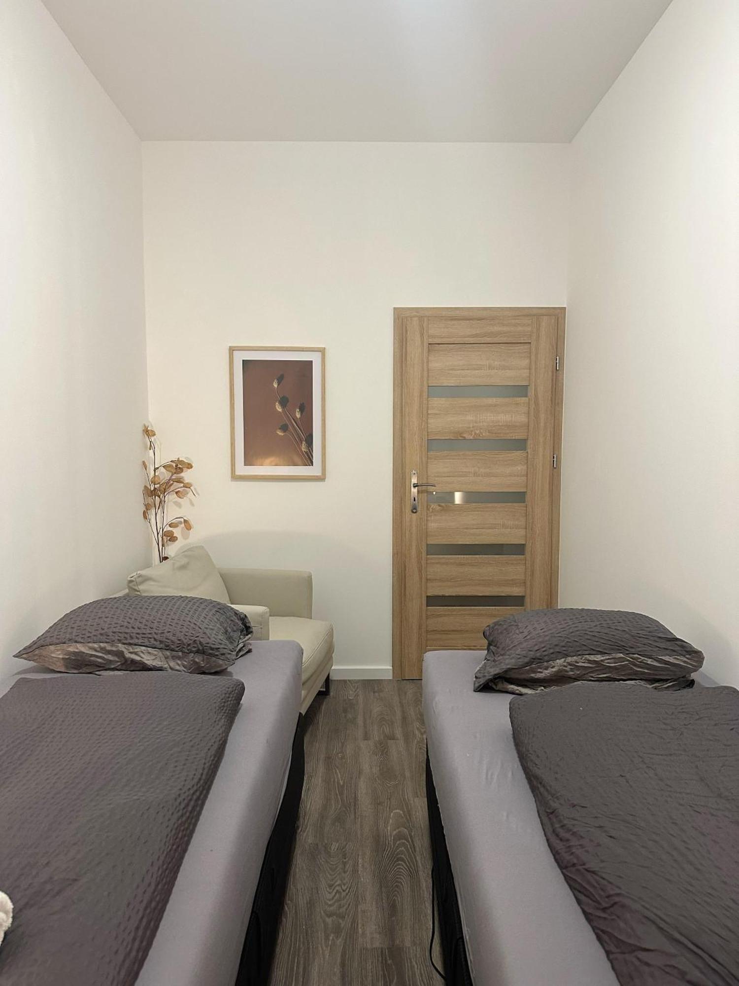 5 Betten Montuerwhonung Mit Waschmaschine Apartamento Düsseldorf