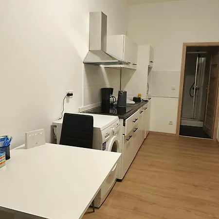 5 Betten Montuerwhonung Mit Waschmaschine Düsseldorf Exterior foto