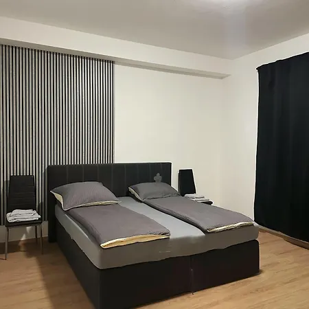 5 Betten Montuerwhonung Mit Waschmaschine Düsseldorf Exterior foto