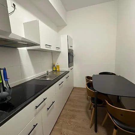 5 Betten Montuerwhonung Mit Waschmaschine Düsseldorf Exterior foto